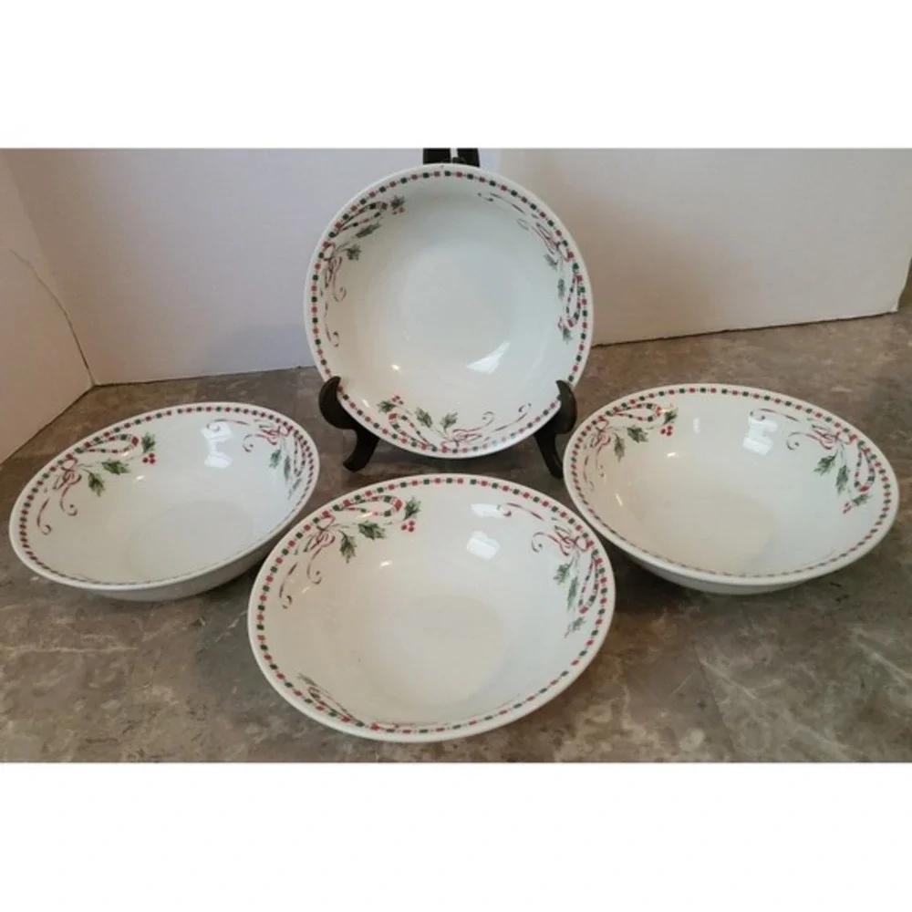 SET OF 4 GIBSON FESTIVE TRADITIONS CHRISTMAS SALAD CEREAL SOUP BOWLS 6‎ 1/4